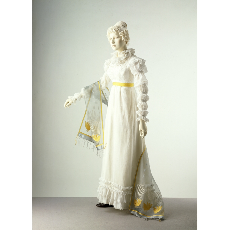 1820 dress with marie sleeves VA museum