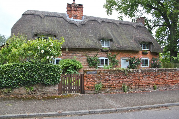 Thatched roof cottage in Chawton. Image courtesy of Susan Branch.